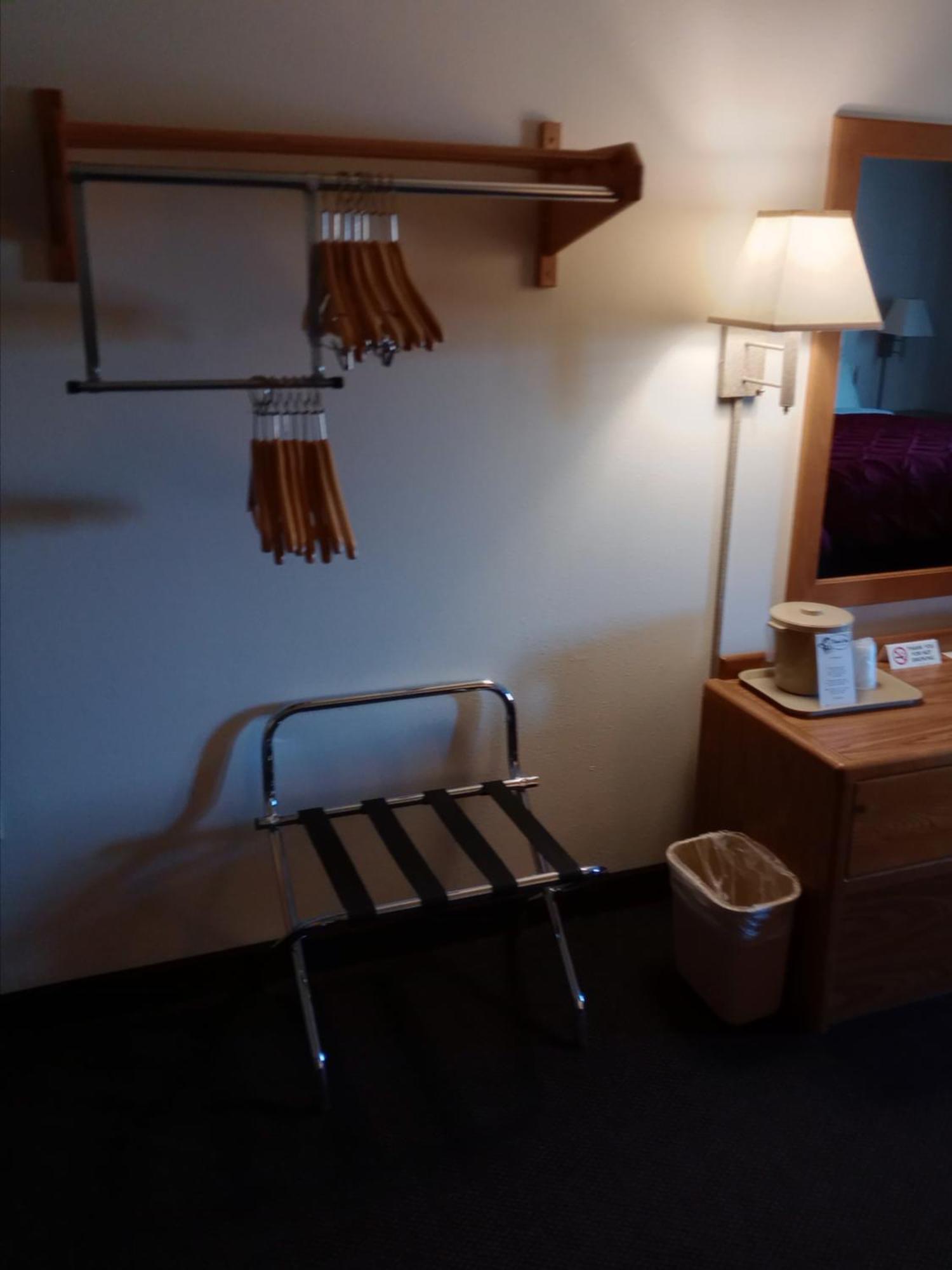 Fairbridge Inn & Suites Thorp Ngoại thất bức ảnh