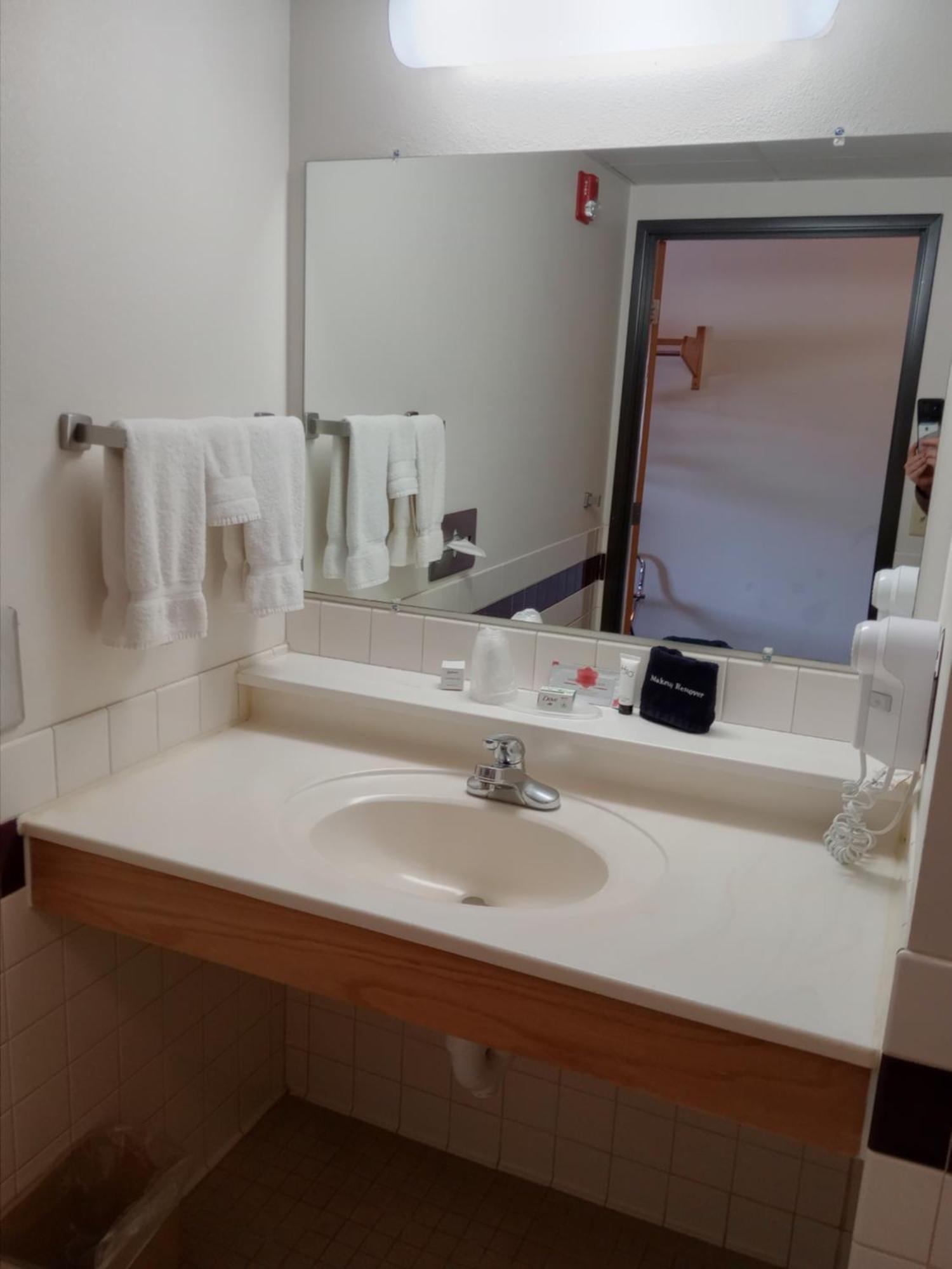 Fairbridge Inn & Suites Thorp Ngoại thất bức ảnh