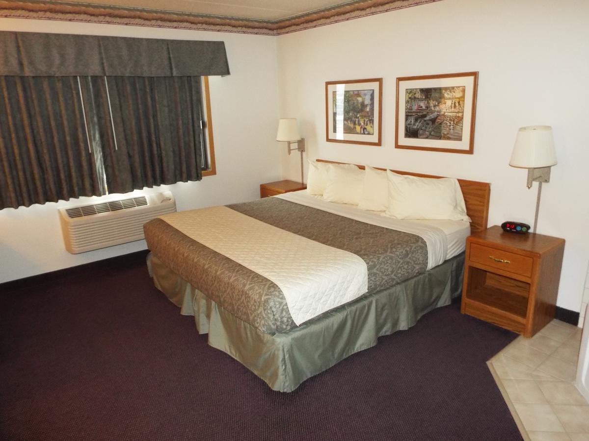 Fairbridge Inn & Suites Thorp Ngoại thất bức ảnh