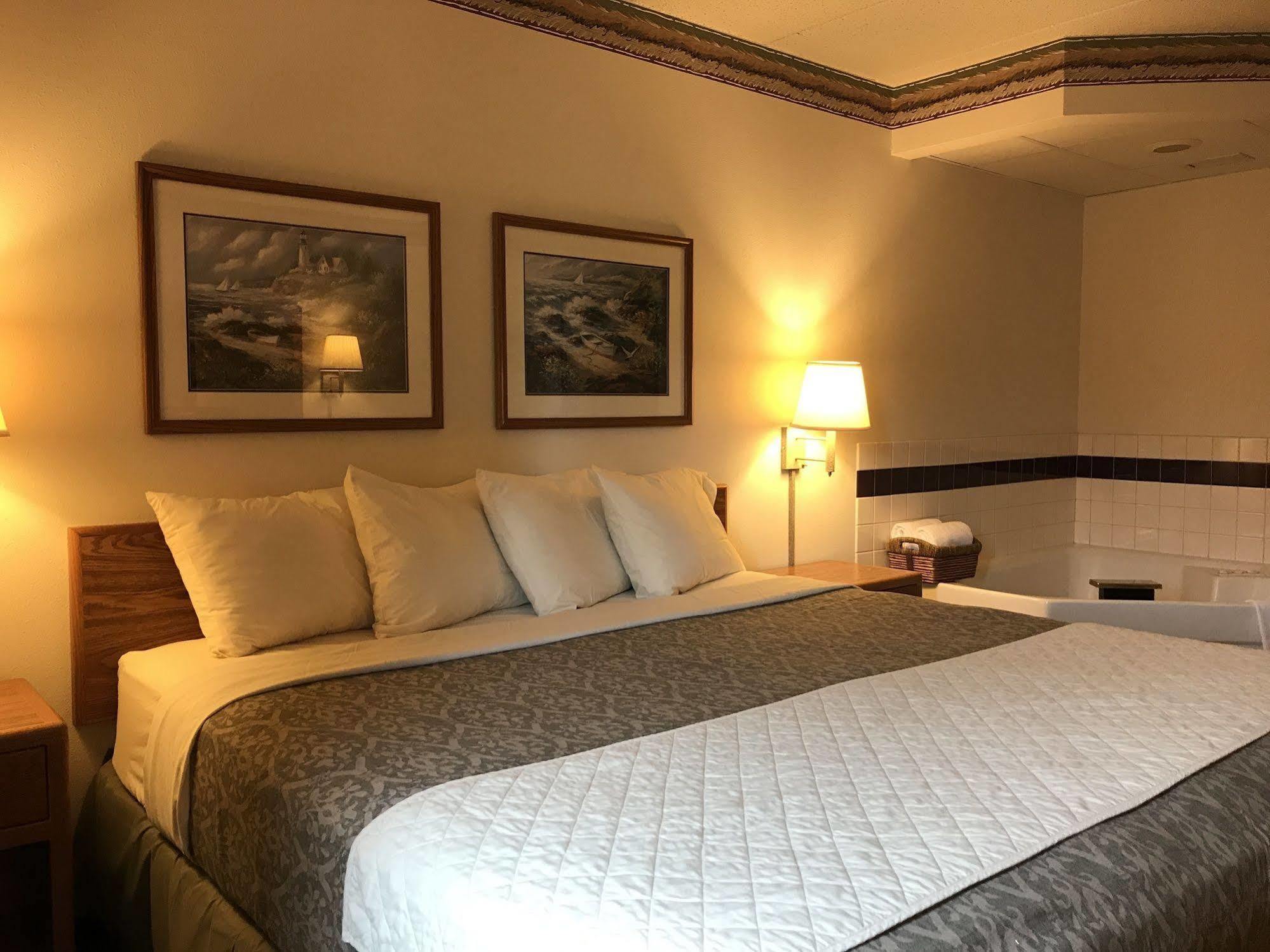 Fairbridge Inn & Suites Thorp Ngoại thất bức ảnh