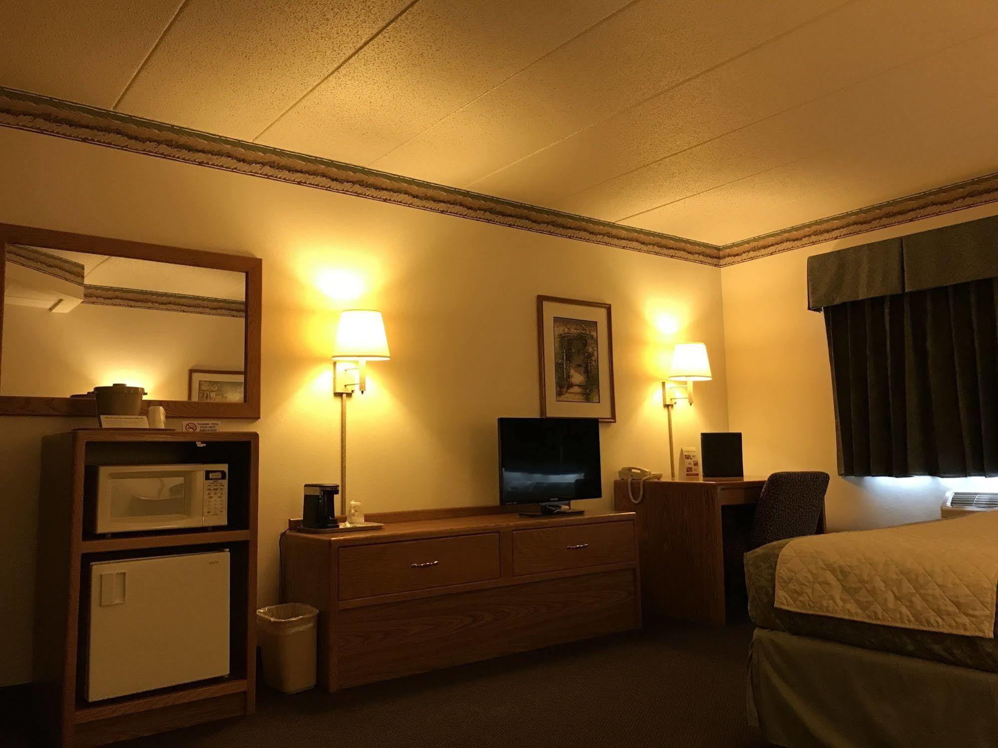 Fairbridge Inn & Suites Thorp Ngoại thất bức ảnh