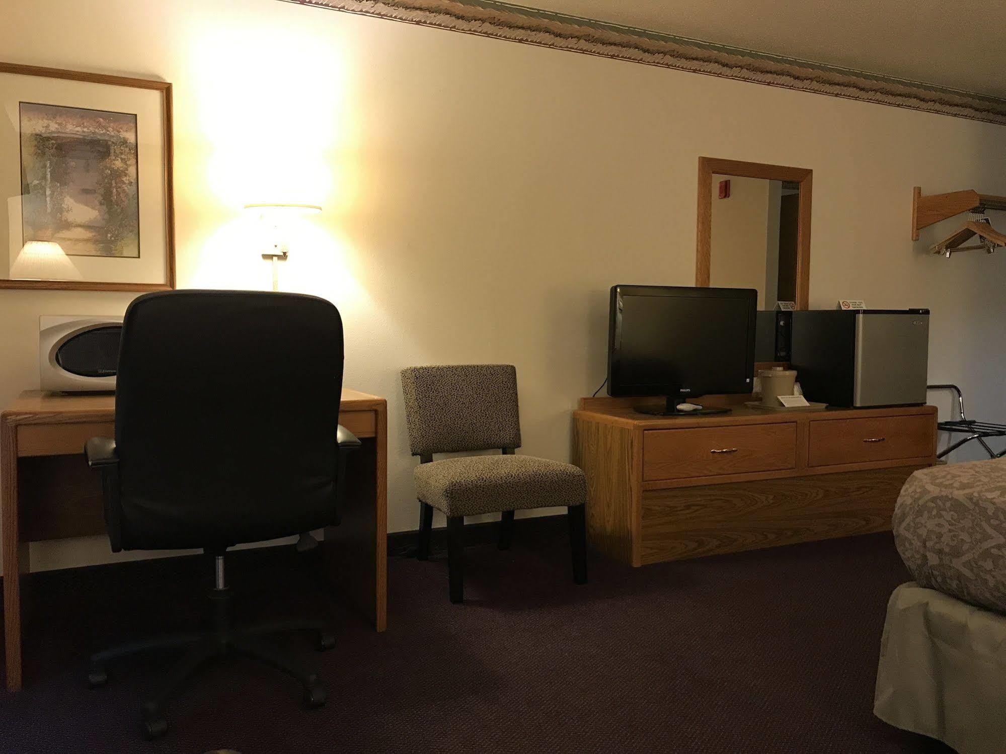 Fairbridge Inn & Suites Thorp Ngoại thất bức ảnh