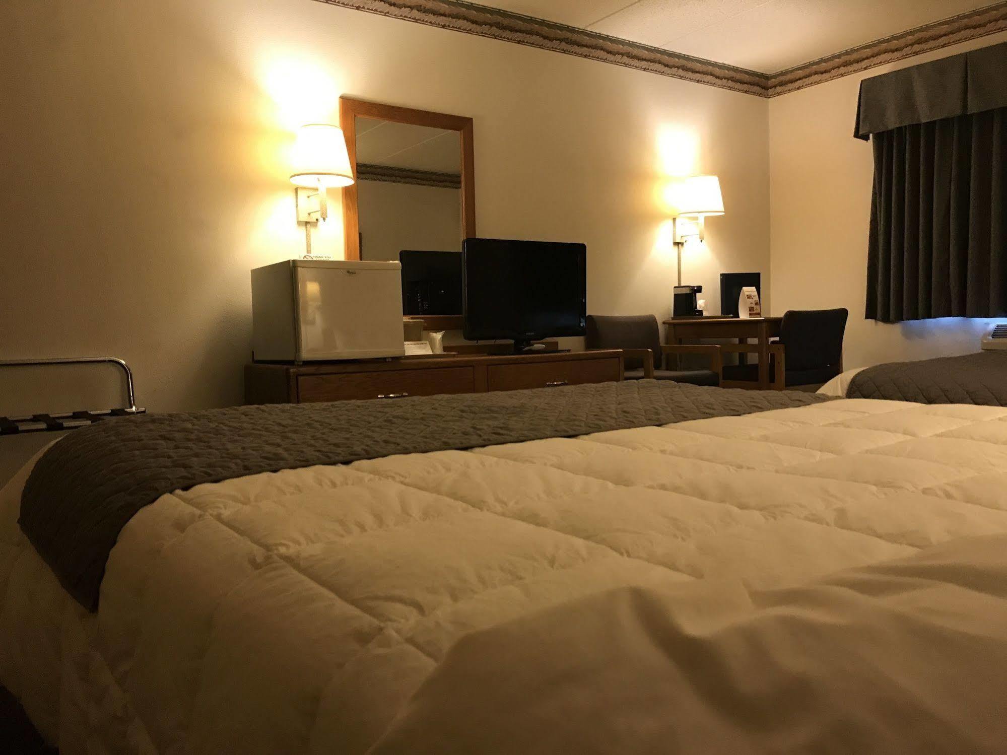 Fairbridge Inn & Suites Thorp Ngoại thất bức ảnh