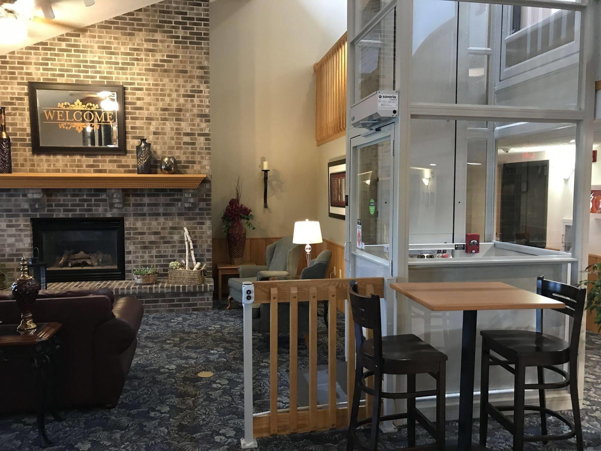 Fairbridge Inn & Suites Thorp Ngoại thất bức ảnh